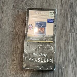 Walt Disney Treasures On the front line! Sealed box!